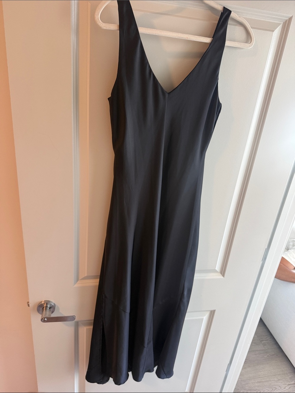 Elegant Black and Black Velvet V-Neck Slip Dress - Sam Edelman - Picture 4 of 6